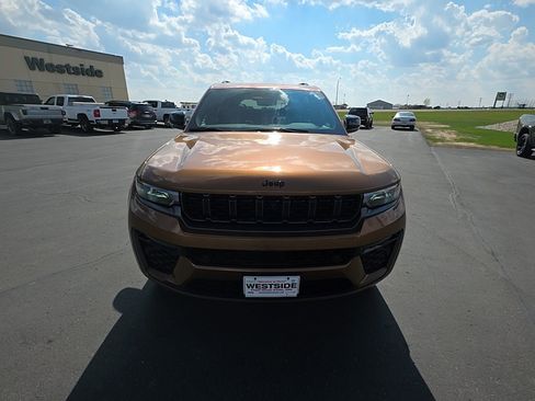 New 2026 Jeep Grand Cherokee L Limited AWD/4WD image 2