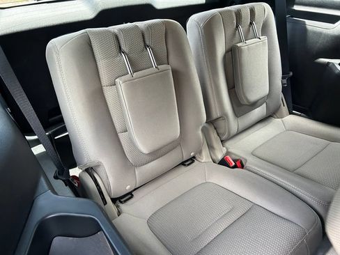 Used 2018 Ford Explorer XLT AWD/4WD image 44