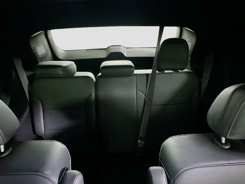 Used 2025 Buick Enclave Preferred FWD image 28
