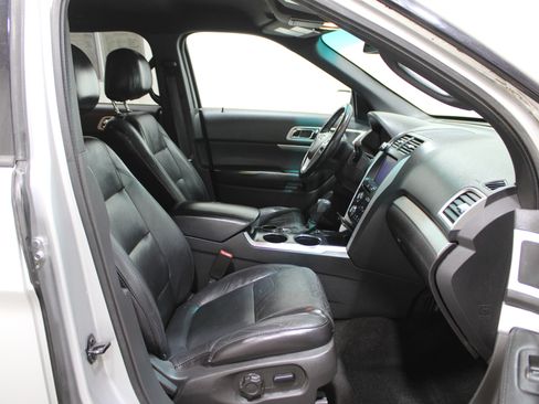 Used 2013 Ford Explorer XLT image 28