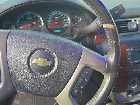 Used 2013 Chevrolet Suburban LT RWD image 10