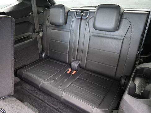 Used 2020 Volkswagen Tiguan SE R-Line image 31