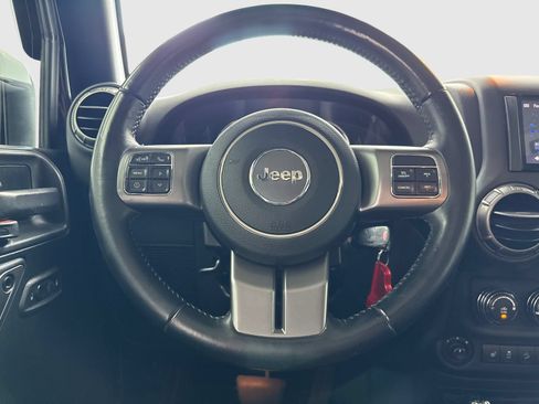 Used 2018 Jeep Wrangler Unlimited Sahara AWD/4WD image 19