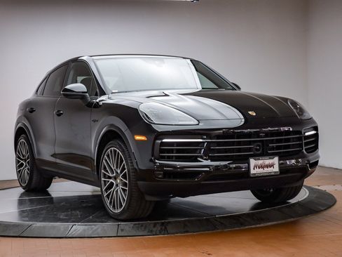Used 2023 Porsche Cayenne Platinum Edition image 14