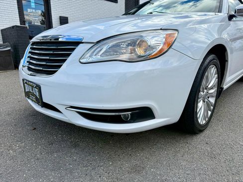 Used 2011 Chrysler 200 Limited FWD image 17