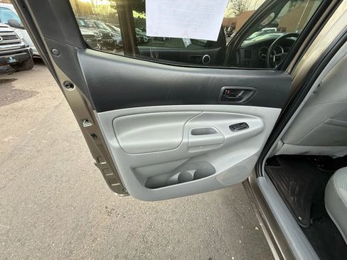 Used 2014 Toyota Tacoma 4x4 Double Cab w/ TRD Off-Road Package image 31