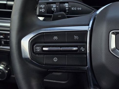 Used 2025 GMC Yukon Denali RWD image 18