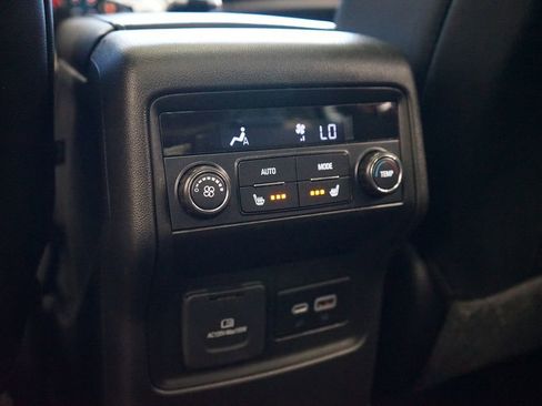Used 2022 GMC Acadia Denali AWD/4WD image 16