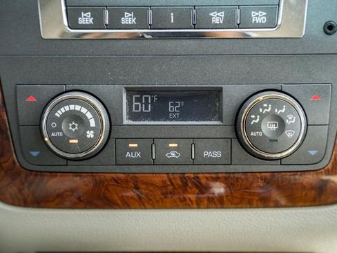 Used 2007 Cadillac DTS Luxury I w/ Trunk Convenience Package FWD image 24