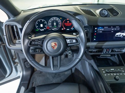 Certified 2024 Porsche Cayenne Coupe AWD/4WD image 28
