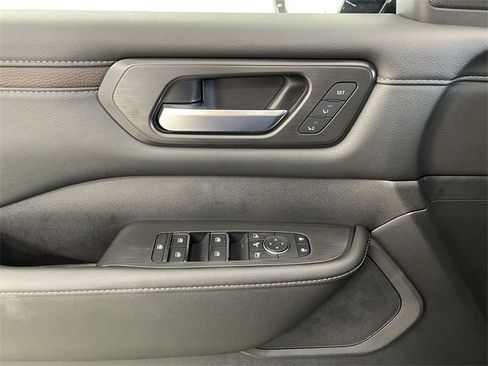 New 2025 Nissan Armada SL w/ Captain's Chari Seat Package image 28