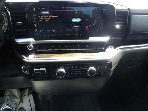 Used 2025 GMC Sierra 1500 SLT RWD image 17