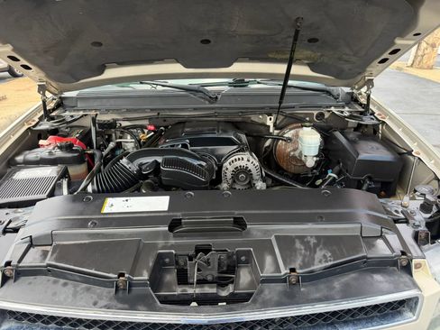 Used 2008 Chevrolet Suburban LT w/ LT Preferred Equipment Group RWD image 26