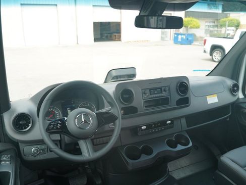 Used 2025 Mercedes-Benz Sprinter 2500 image 11