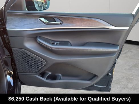 New 2025 Jeep Grand Cherokee Limited w/ Black Appearance Package RWD image 14