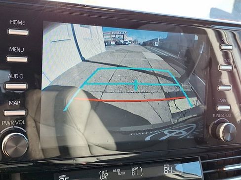 Used 2024 Toyota Sienna XLE image 18