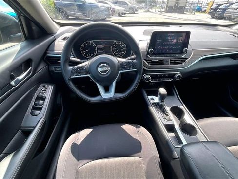 Used 2025 Nissan Altima 2.5 SV FWD image 7