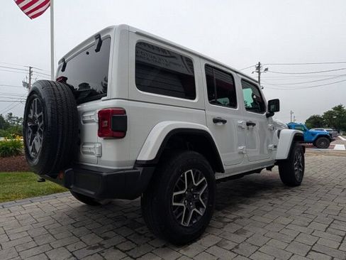 Used 2025 Jeep Wrangler Unlimited Sahara AWD/4WD image 5