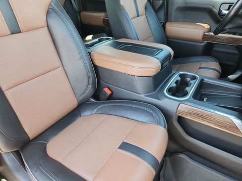 Used 2020 Chevrolet Silverado 1500 High Country w/ Technology Package AWD/4WD image 15