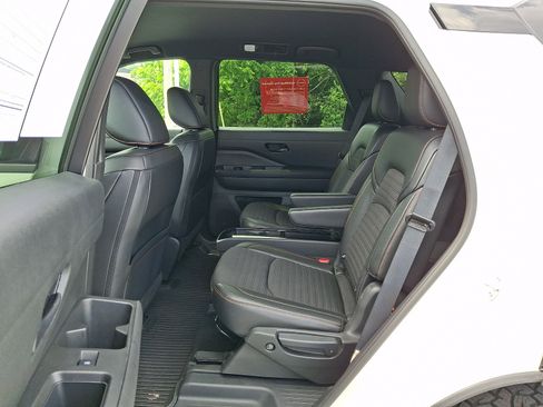 Certified 2024 Nissan Pathfinder Rock Creek AWD/4WD image 12
