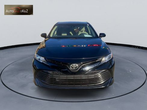 Used 2018 Toyota Camry LE FWD image 3