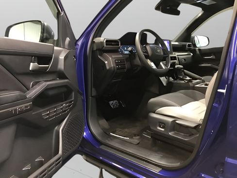 Certified 2025 Toyota Tacoma TRD Sport AWD/4WD image 10