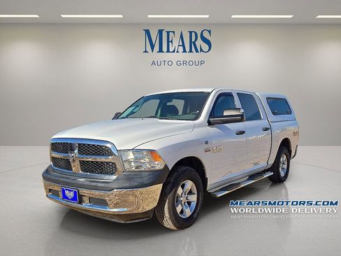 Used 2014 RAM 1500 4x4 Crew Cab w/ Exterior Appearance Group image 1
