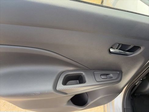 Used 2025 Nissan Versa SV FWD image 13