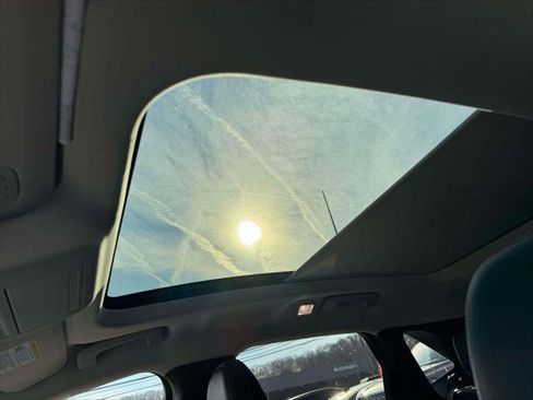 Used 2025 Ford Escape SE w/ PHEV Premium Package image 18