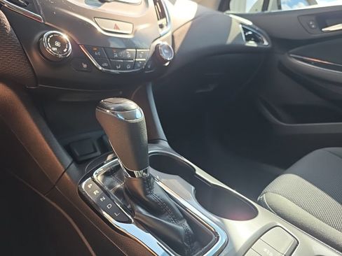 Used 2018 Chevrolet Cruze LT w/ Convenience Package FWD image 17