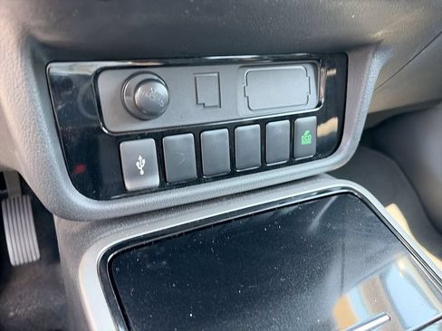 Used 2020 Mitsubishi Outlander ES FWD image 20