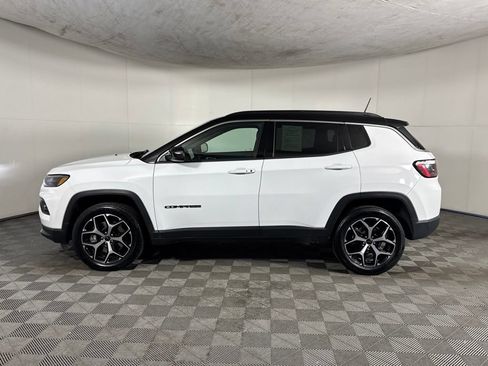 Certified 2025 Jeep Compass Limited AWD/4WD image 14
