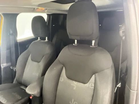 Used 2016 Jeep Renegade Latitude w/ Cold Weather Group AWD/4WD image 6