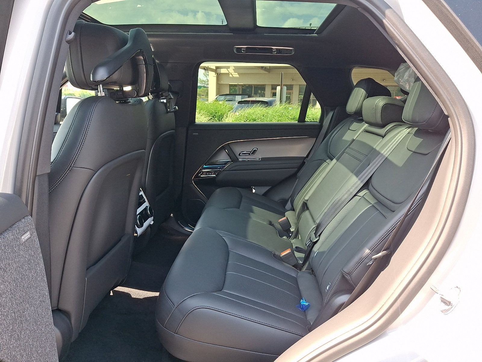 New 2026 Land Rover Range Rover Sport SE AWD/4WD image 7