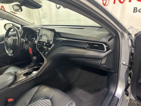 Used 2024 Toyota Camry SE image 12