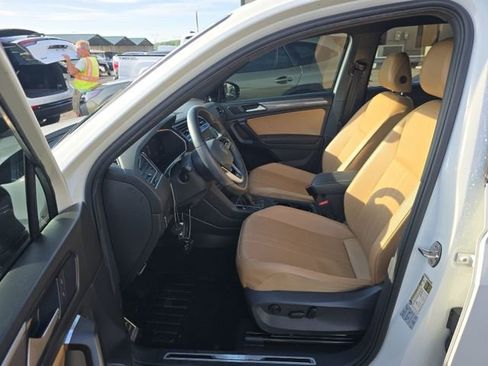 Used 2022 Volkswagen Tiguan SE R-Line image 5