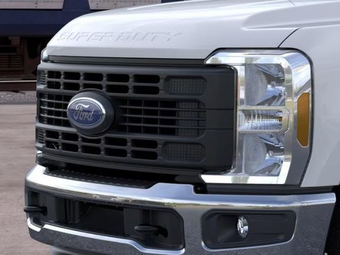 New 2026 Ford F250 XL w/ XL Chrome Package RWD image 17