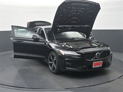 Used 2024 Volvo S60 B5 Plus image 36