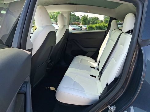 Used 2024 Tesla Model Y Long Range AWD/4WD image 12