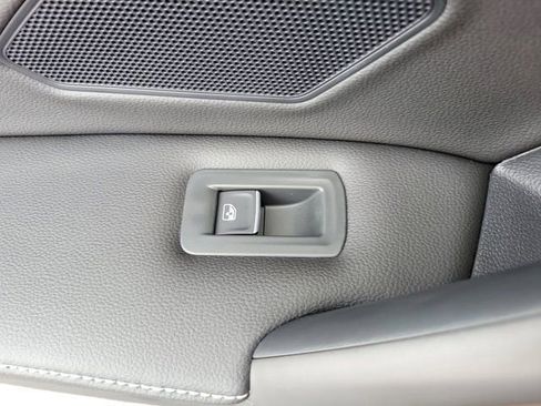 Certified 2024 Volkswagen Tiguan SE image 20