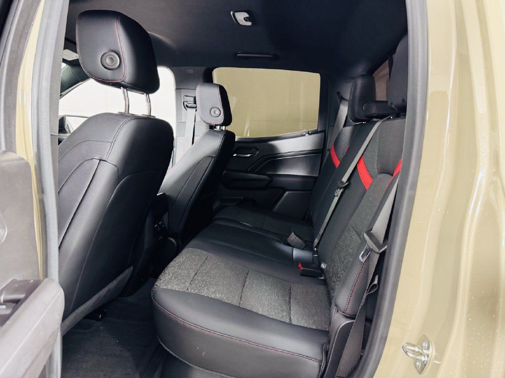 Used 2023 Chevrolet Colorado Z71 AWD/4WD image 19