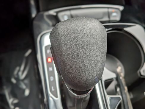 Certified 2025 Chevrolet Trax LT w/ LT Convenience Package image 30