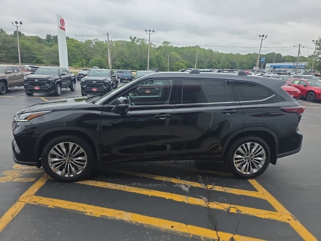 Used 2026 Toyota Highlander Platinum AWD/4WD image 8
