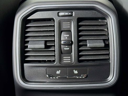 New 2026 Porsche Macan image 27