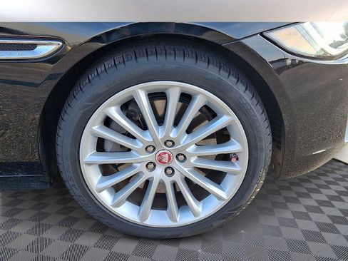 Used 2017 Jaguar XE Premium image 8