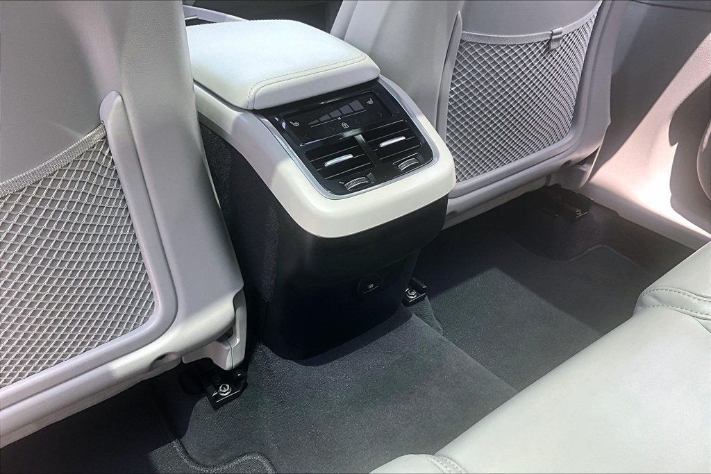 Certified 2026 Volvo XC60 B5 Ultra AWD/4WD image 31