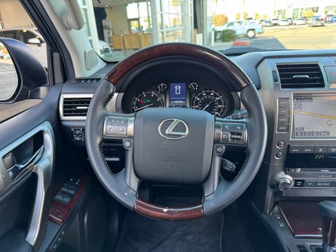 Used 2015 Lexus GX 460 image 9