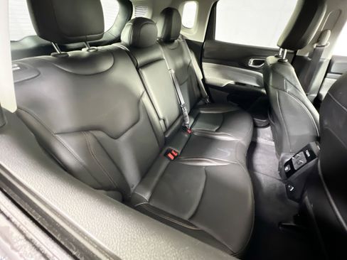 Used 2022 Jeep Compass Latitude image 24