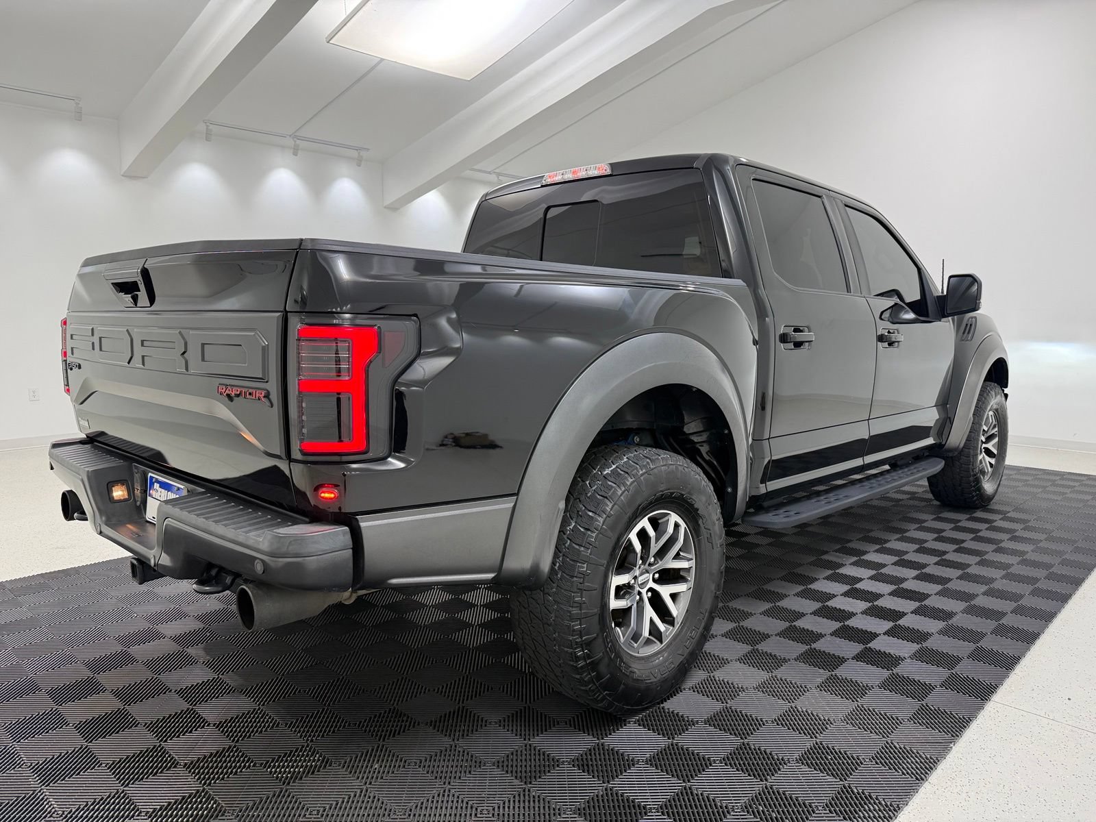Used 2018 Ford F150 Raptor w/ Equipment Group 802A Luxury AWD/4WD image 6