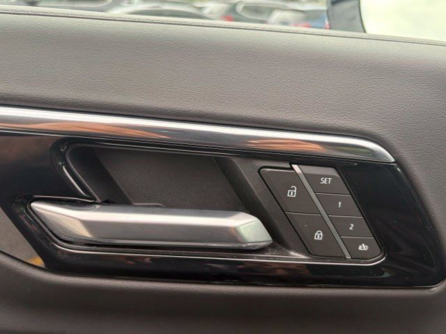 Used 2025 Chevrolet Suburban LT w/ Comfort Package AWD/4WD image 14